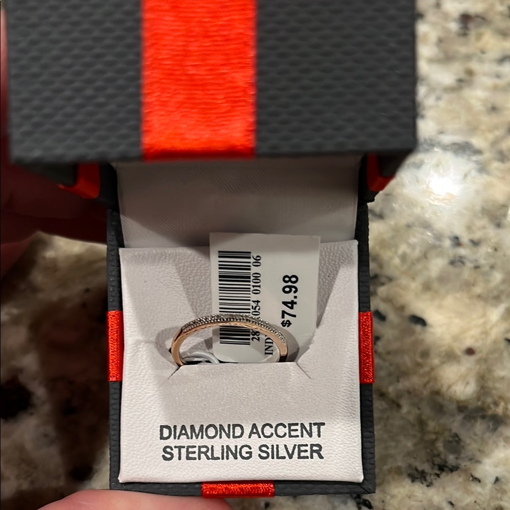 Elegant Silver Ring with Diamond Detail